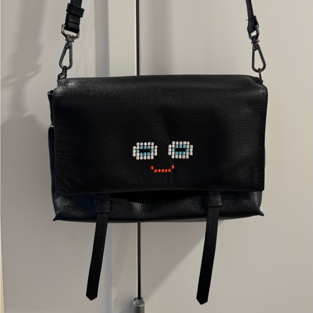 Min & Mon Graphic Crossbody Bag with Black and Multicolor Design 2 in 1 - Picture 2 of 5
